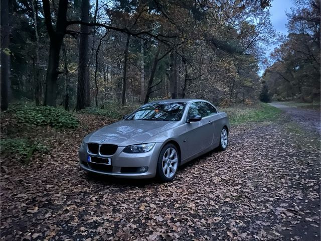 BMW 320i Cabrio (E93) zu verkaufen