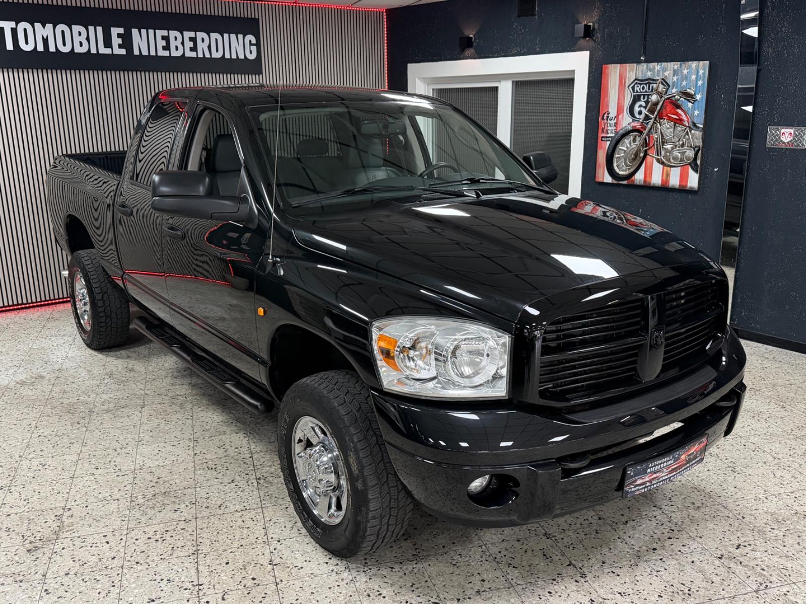 Dodge RAM 2500 5.9 Cummins 24V 4X4 / Laramie / Night /