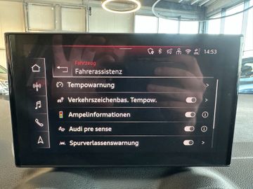 Audi Q2 30 TFSI S line *1. Hand*Klima*SHZ*Navi*BT*DAB