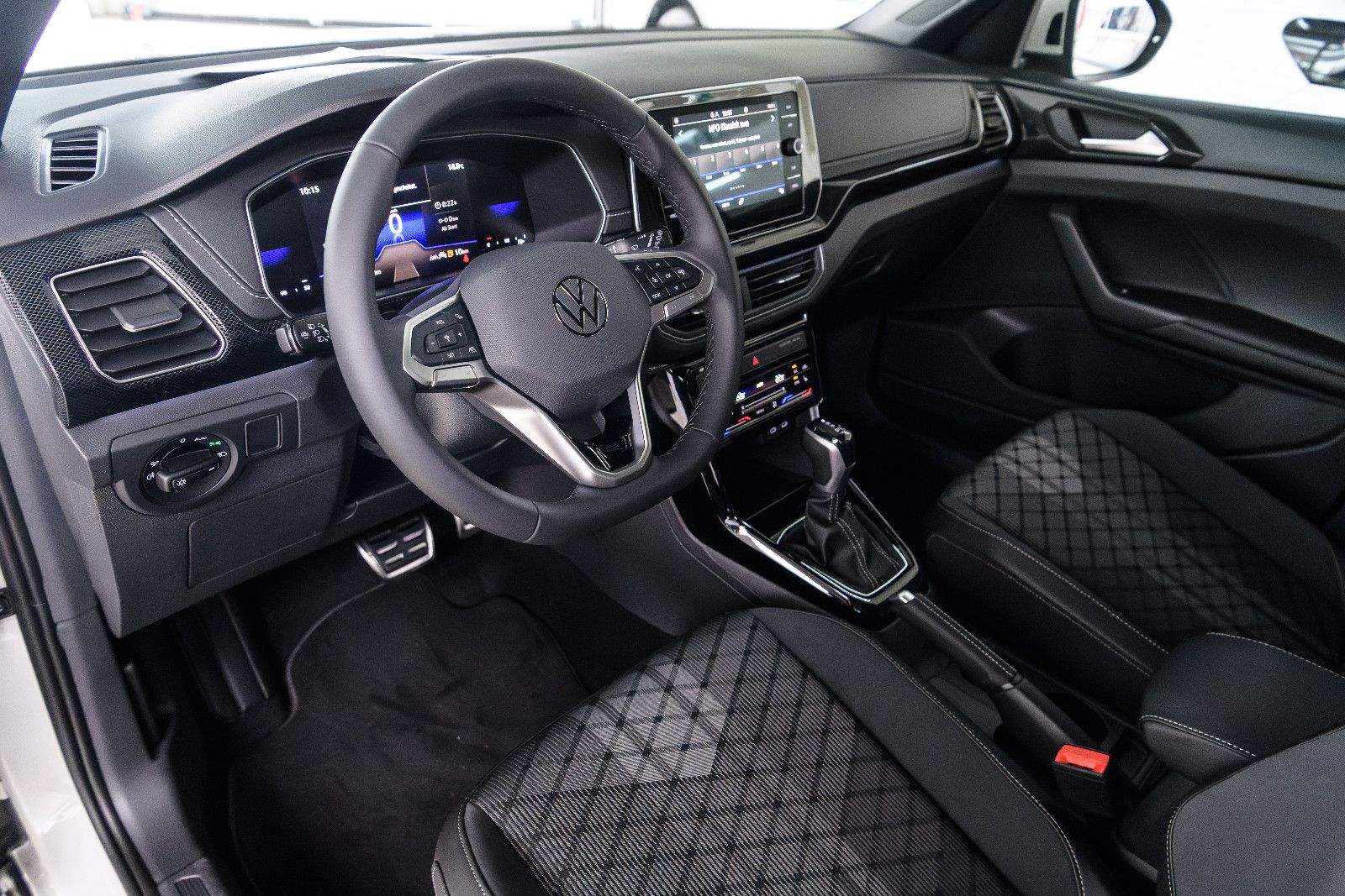 Fahrzeugabbildung Volkswagen T-Cross 1.0 TSI R-Line+DSG+Kamera+AHK+GJ-Reifen