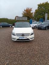 Mercedes-Benz B 180 Style.Klima.Navi.Panoramadach.AHK.1Hand - Mercedes-Benz Gebrauchtwagen in Kiel