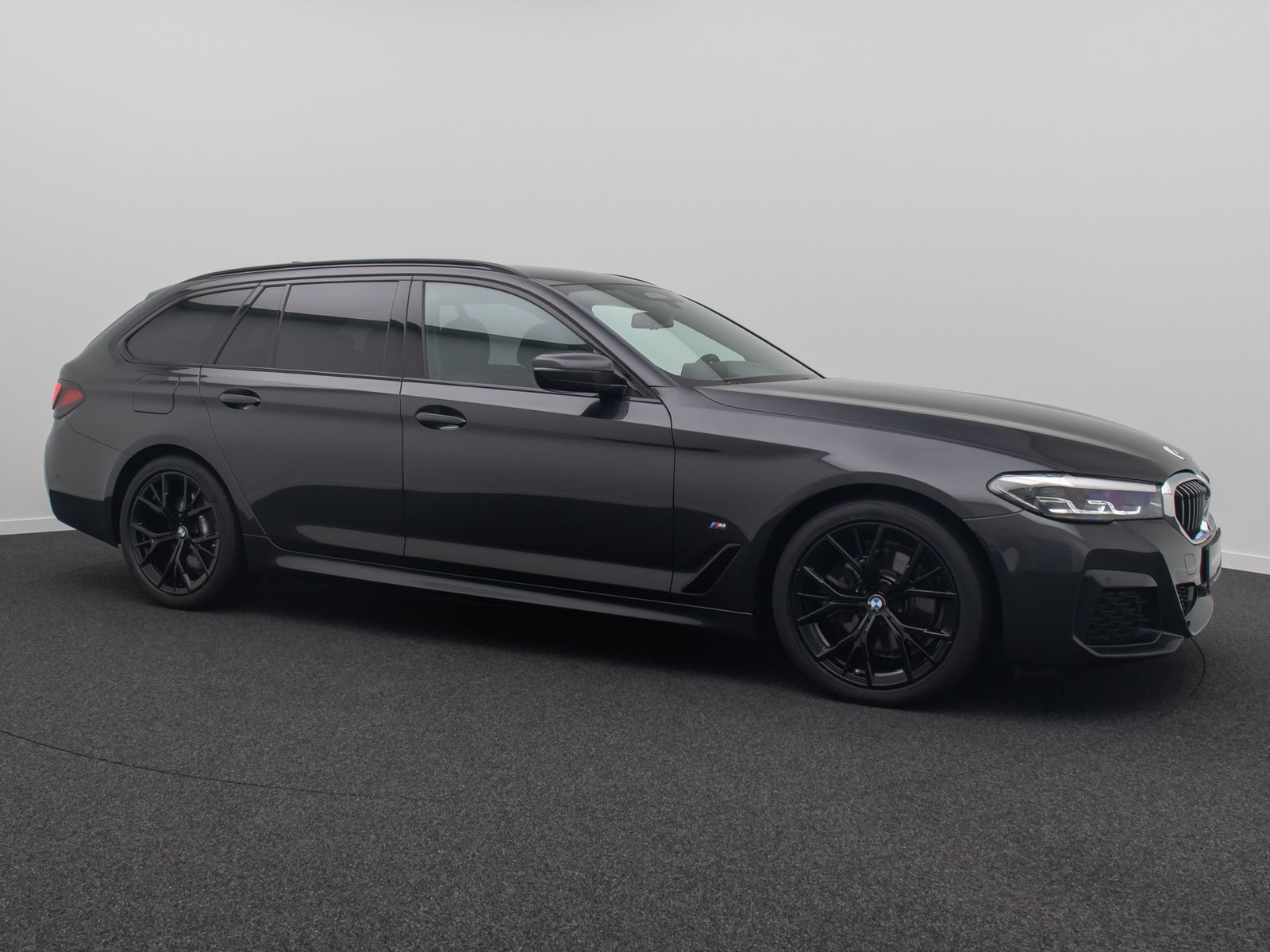 Fahrzeugabbildung BMW 520d M Sport Kamera DAB HUD 4xKlima HiFi 19Zoll