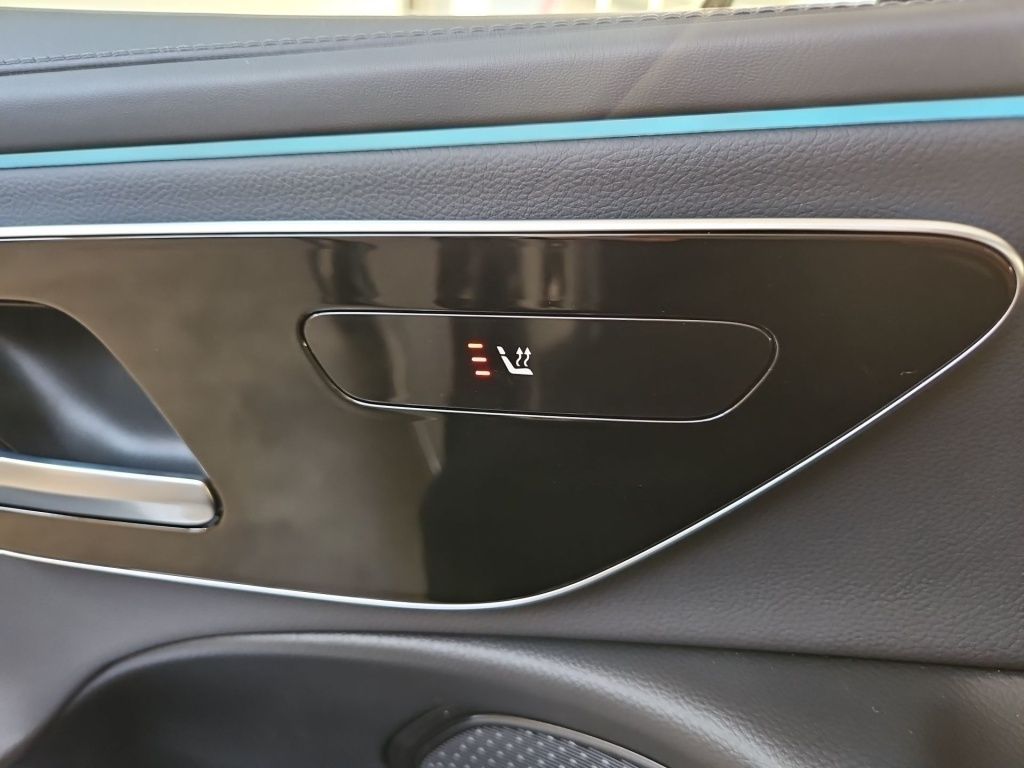 Fahrzeugabbildung Mercedes-Benz E 200 4M AMG Distronic+ Totwi. LED KeyLess Sport
