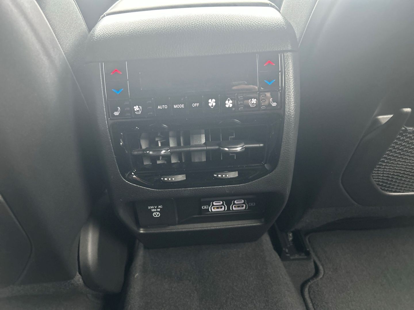 Fahrzeugabbildung Jeep Grand Cherokee 4xe Overland HUD Navi Leder AHK