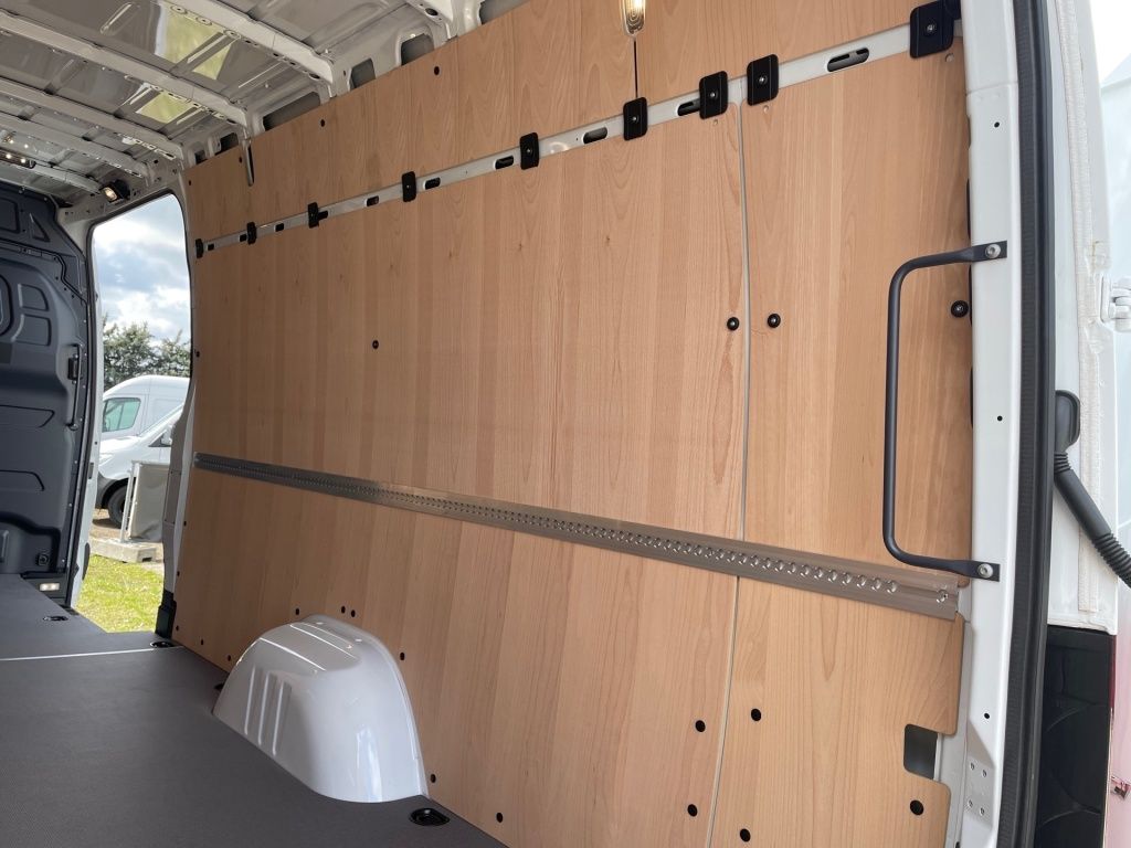 Fahrzeugabbildung Mercedes-Benz Sprinter 319 Kasten SELECT L4H2 4x4 LED AHK DIST
