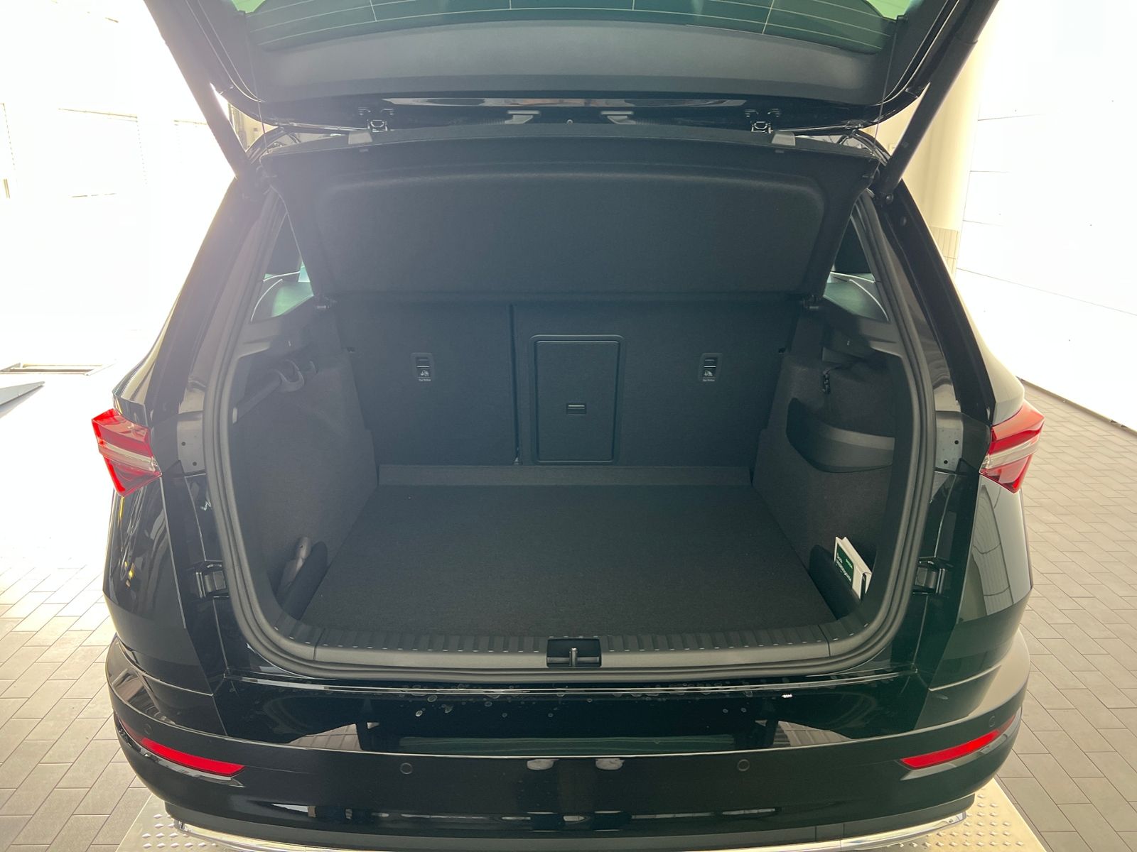 Fahrzeugabbildung SKODA Karoq Sportline 2.0 TSI 4x4 DSG *Panorama, AHK,