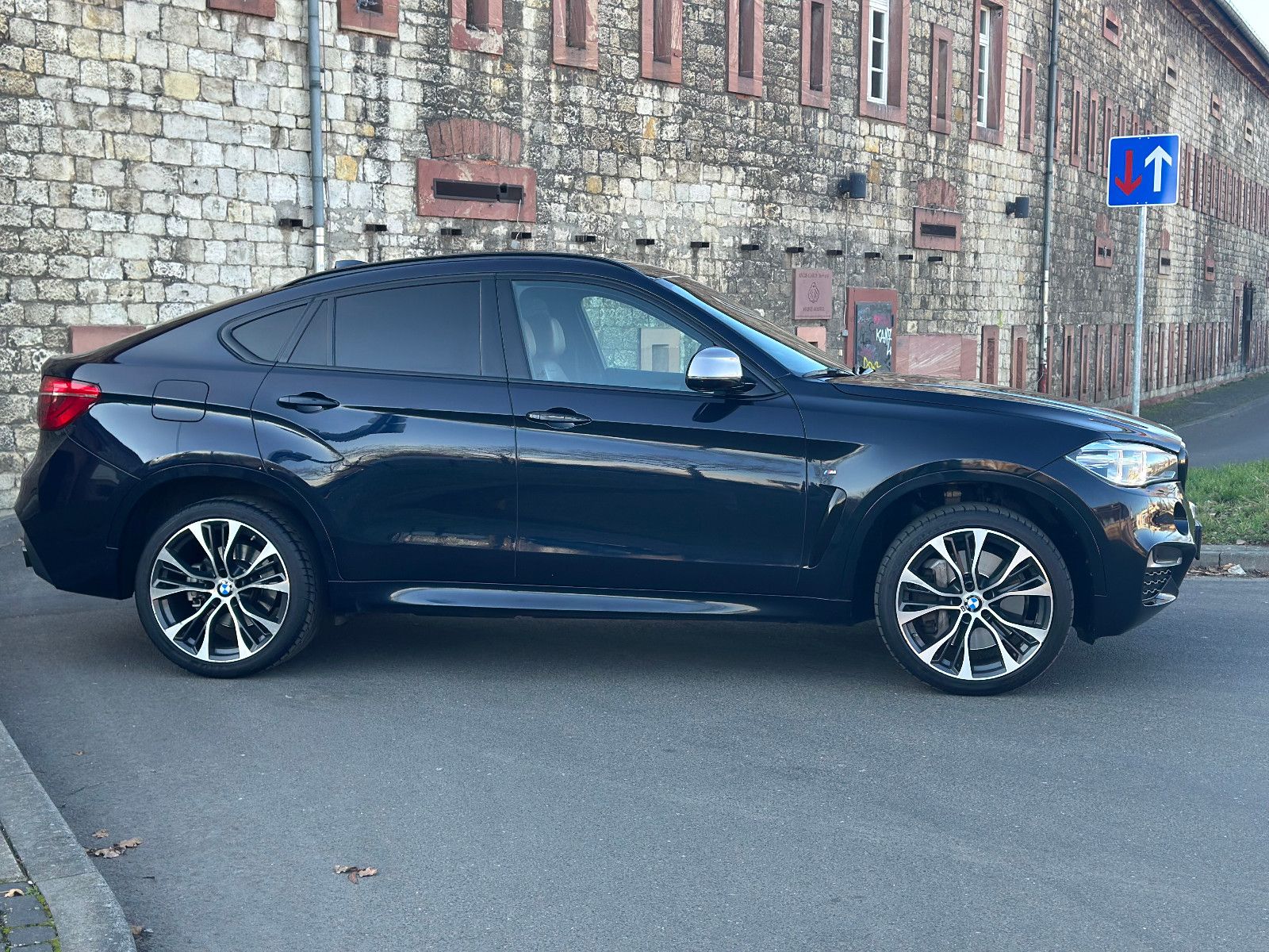 Fahrzeugabbildung BMW X6 M50 M SPORTPAKET*AHK+KAMERA*