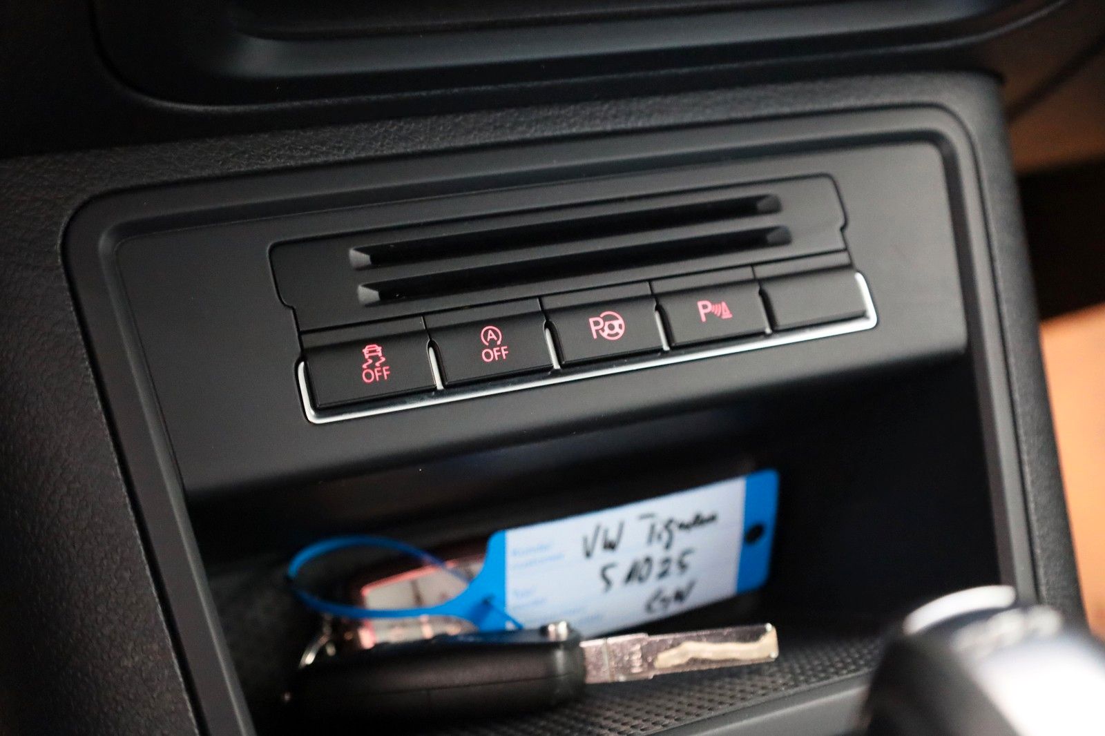 Fahrzeugabbildung Volkswagen Tiguan R Line 4M Leder,Navi,Xenon,Panorama
