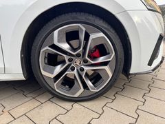 SKODA Octavia Combi RS 2.0 TDI DSG 4x4