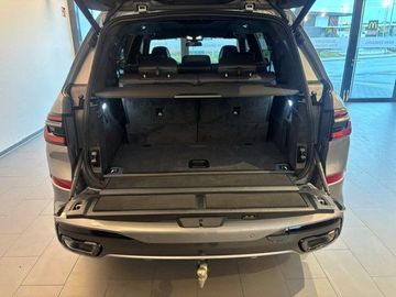 BMW X7 - 7