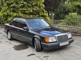 Mercedes-Benz 220 E W124, gepflegter Youngtimer - gebrauchte Mercedes-Benz E 220 aus dem Jahr 1993