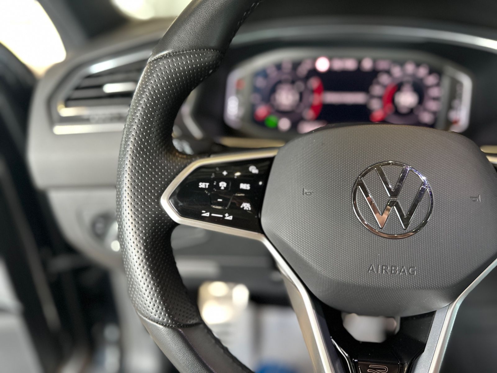 Volkswagen Tiguan Allspace R-LINE 4MOTION PANO KAMERA 7-Si foto 22