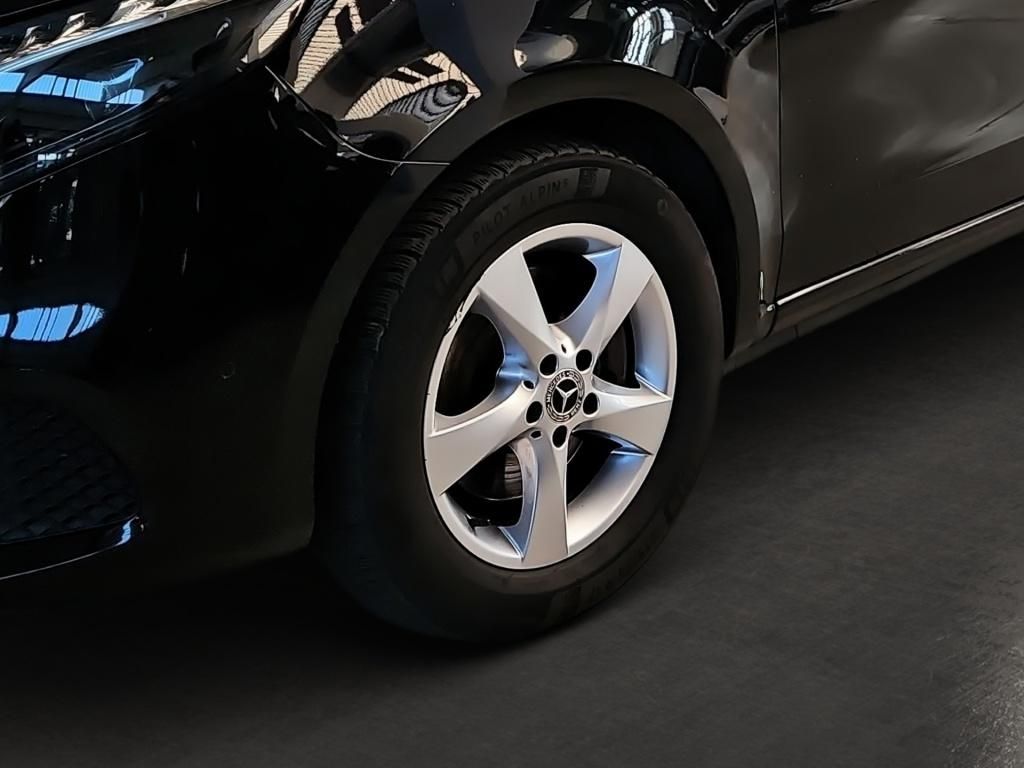 Fahrzeugabbildung Mercedes-Benz V 300 AVG extralang 4x4 8 Sitze 2,5tAHK DISTRONI