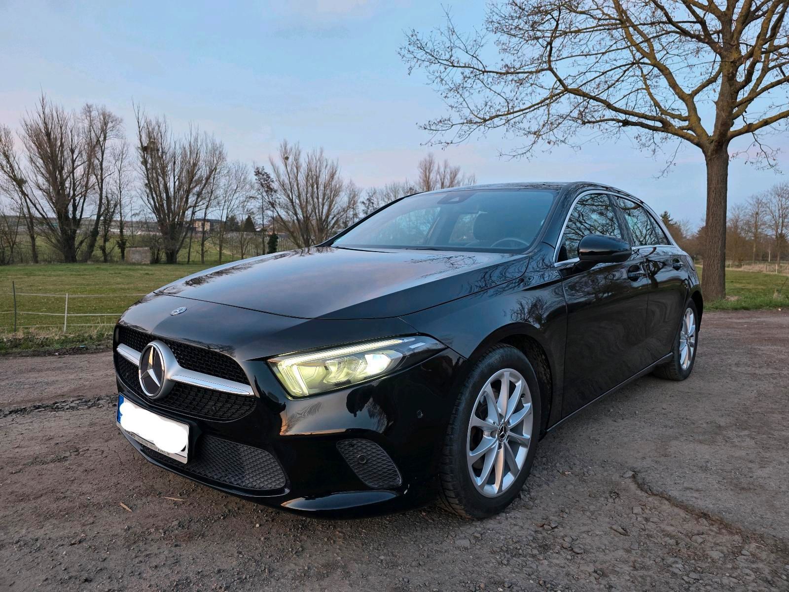 MERCEDES-BENZ Mercedes-Benz A 200 Progressive / MBUX/LED...