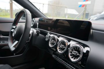Fahrzeugabbildung Mercedes-Benz CLA 200 Klasse Shooting Brake*AMG Premium