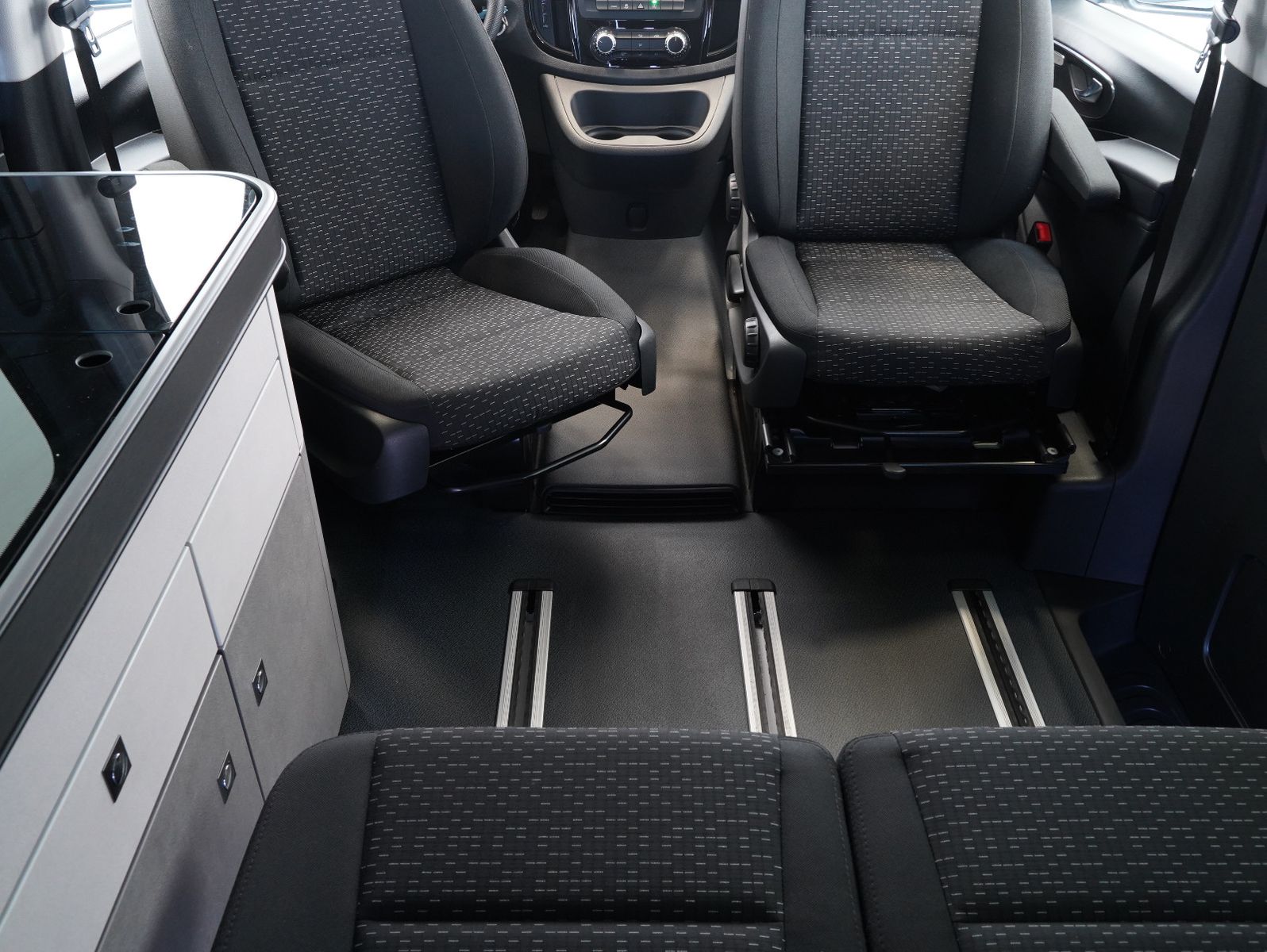 Fahrzeugabbildung Pössl VANSTAR Vito Tourer 119 CDI Pro 4x4 lang KÜCHE