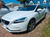 Volvo V40 T3 Momentum Momentum - Volvo V40 mit Benzin-Antrieb: Limousine, Momentum