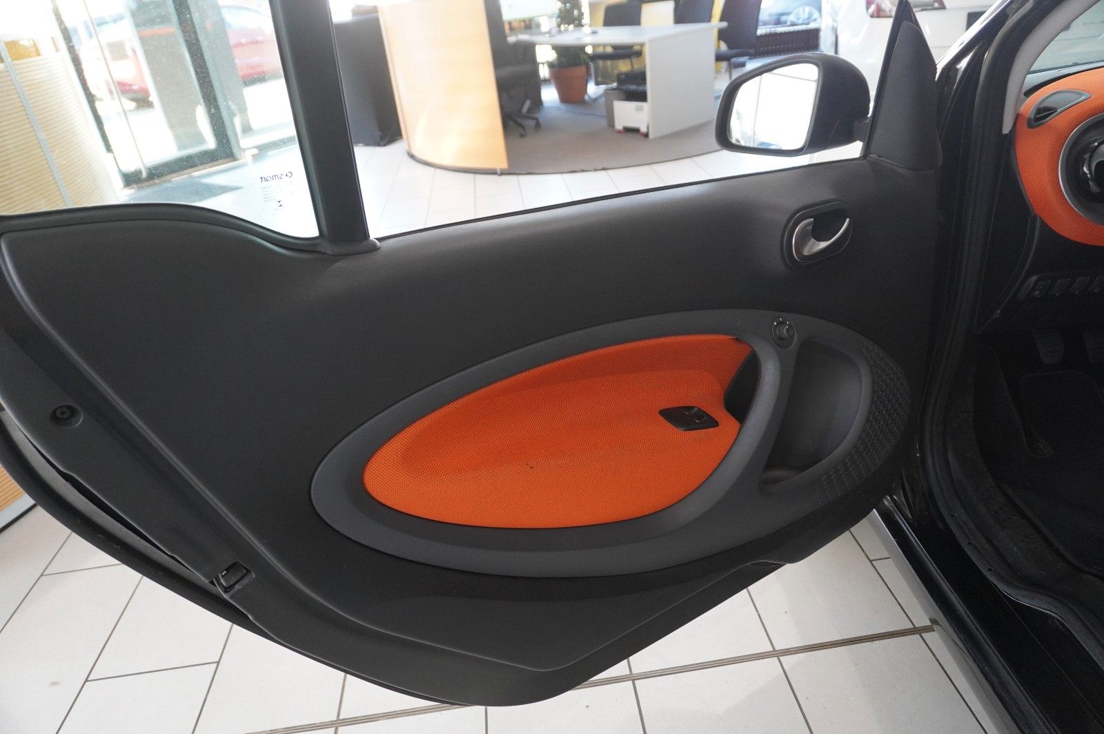 Fahrzeugabbildung Smart ForTwo 1.0 COUPE LED/KLIMA/SHZ/PANO./SPORT/USB