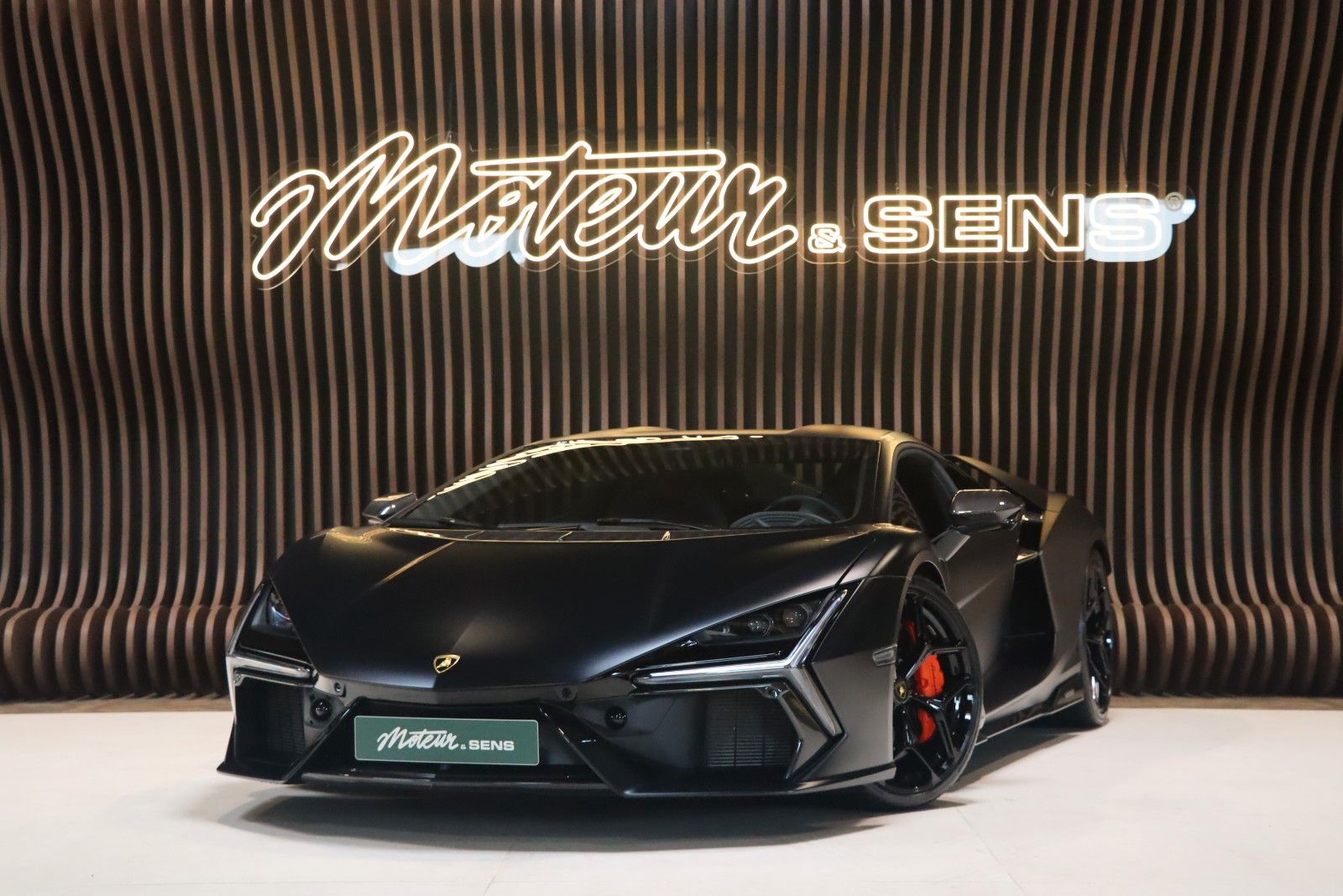 LAMBORGHINI Revuelto