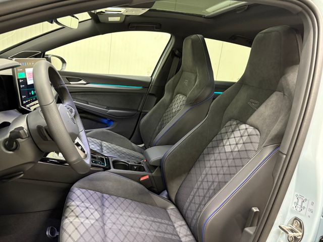Golf VIII R-Line 2.0 TDI DSG IQ.LIGHT PANO NAVI
