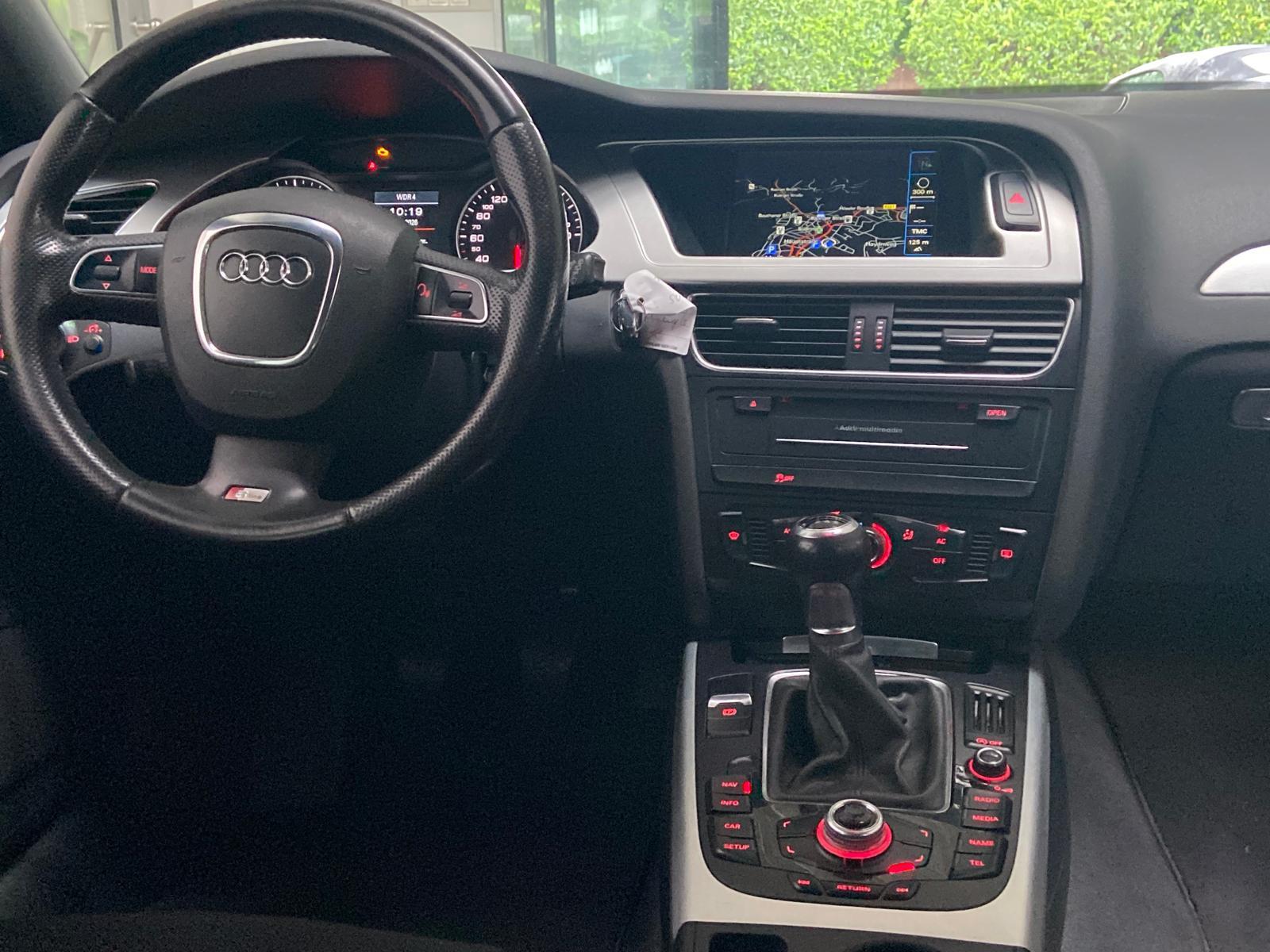 Audi A4 2010 — photo 14