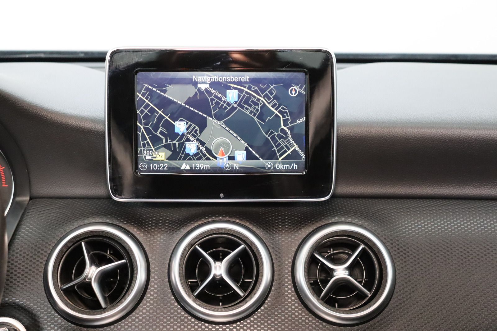 Fahrzeugabbildung Mercedes-Benz A 180 d * Navi * PDC * HU/AU neu