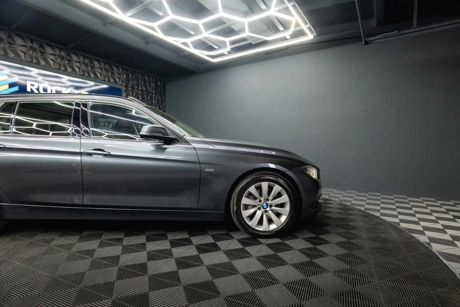 Fahrzeugabbildung BMW 335d xDrive Sport Line | LED | Pano | HUD | TÜV