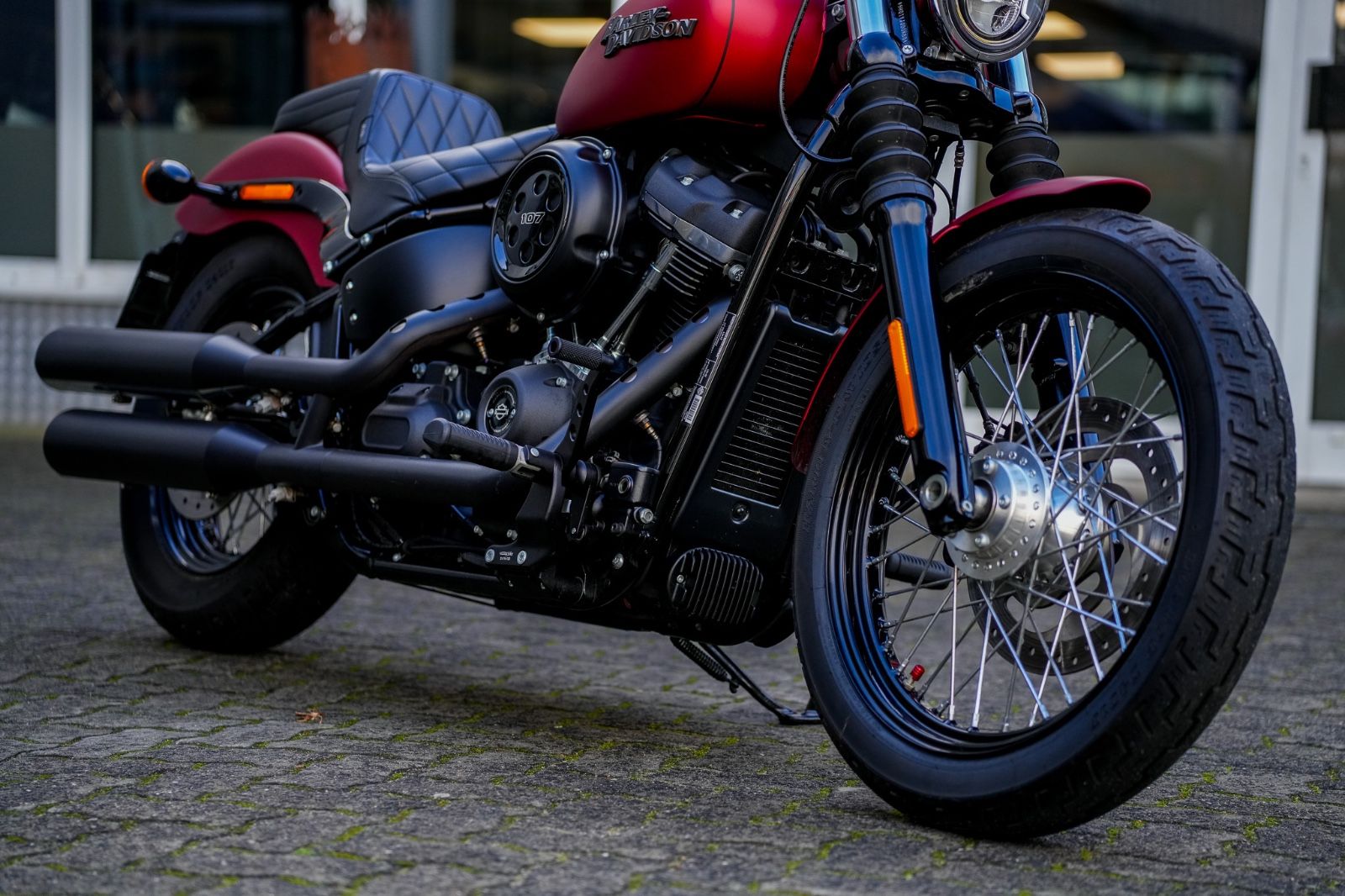 Fahrzeugabbildung Harley-Davidson FXBB Street Bob Softail - Sissybar -Satteltasche