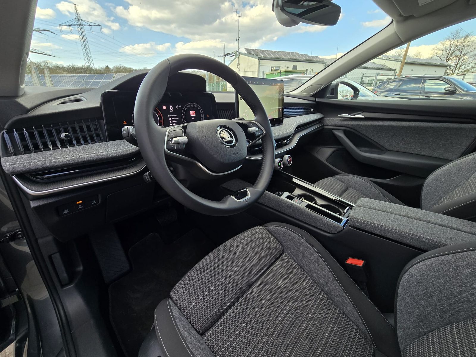 Fahrzeugabbildung SKODA Superb 2.0 TDI 4x4 Selection MATRIX*AHK*PANO*19"