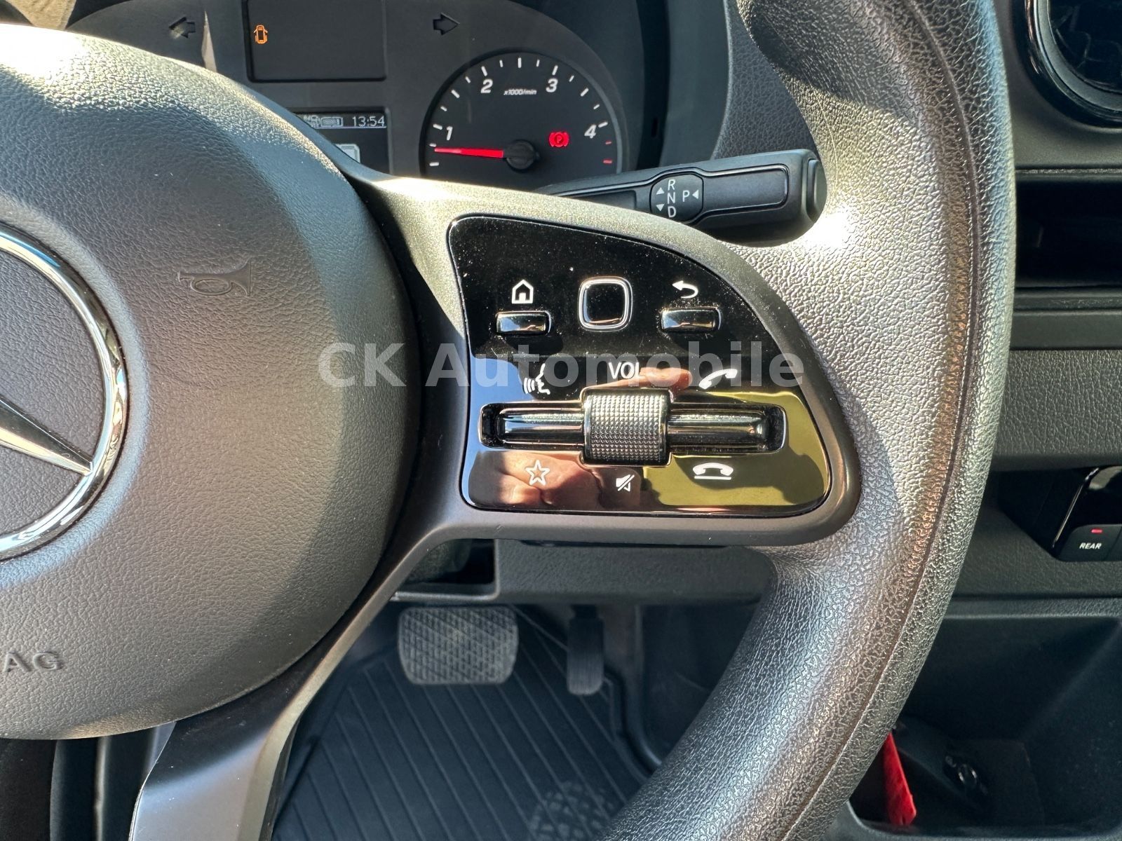 Fahrzeugabbildung Mercedes-Benz Sprinter 319 Kombi 4x4/8 Sitze/Klima/Navi/Kamera