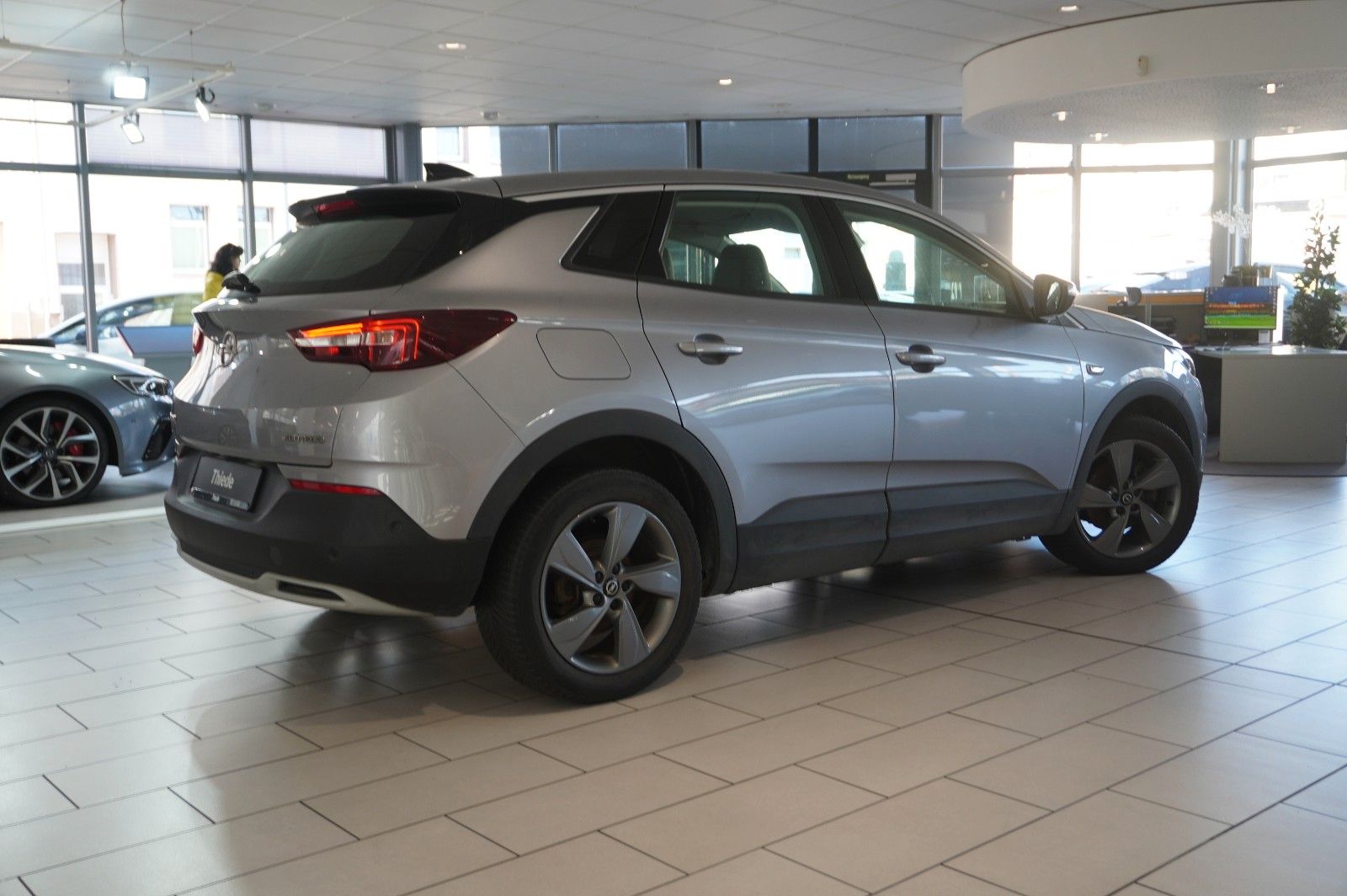 Fahrzeugabbildung Opel Grandland 1.5D ELEGANCE NAVI/LED/KAMERA/SPORT/SH