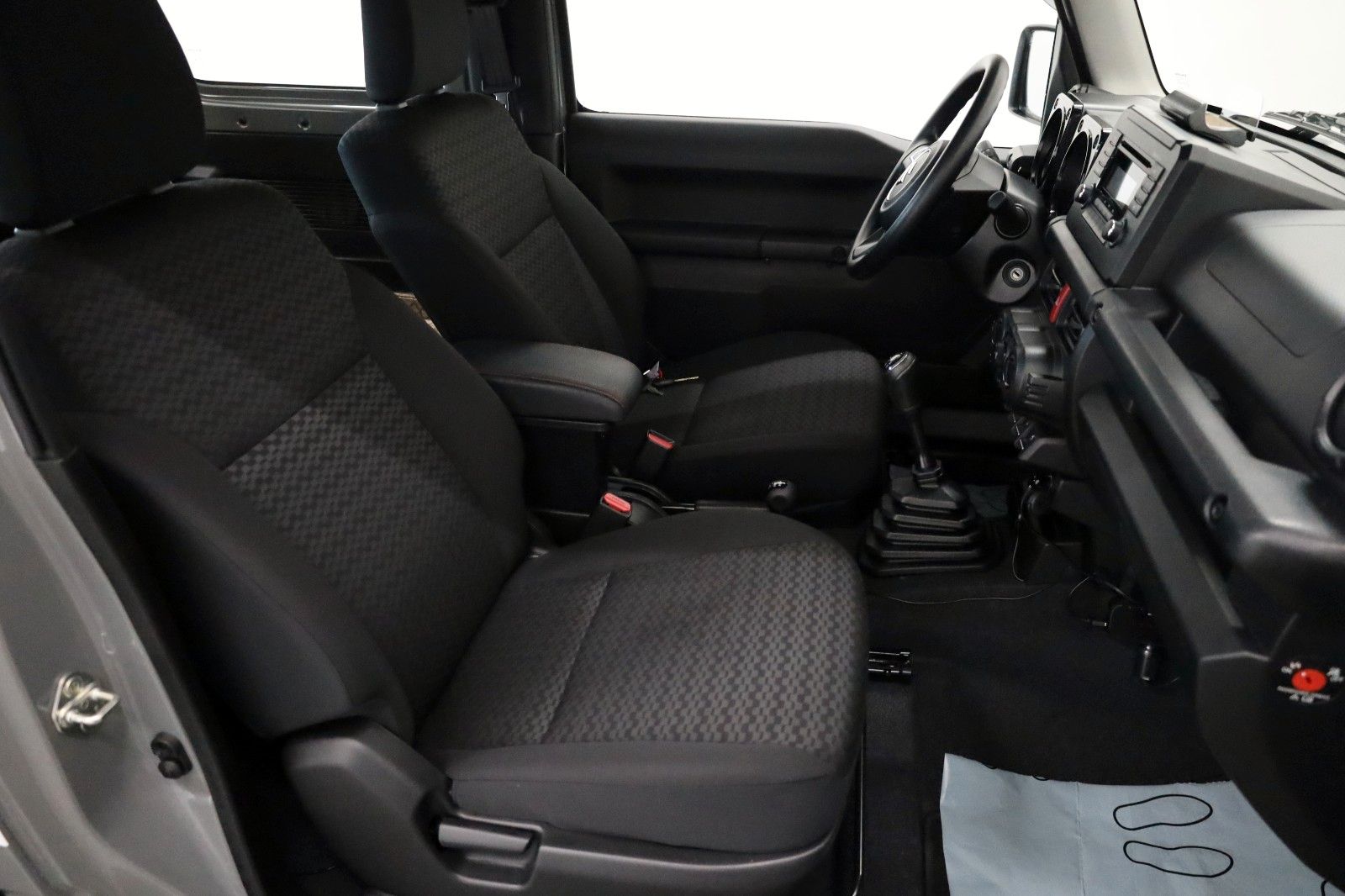 Fahrzeugabbildung Suzuki Jimny Comfort AllGrip NFZ,Temp,SH,8 fach bereift