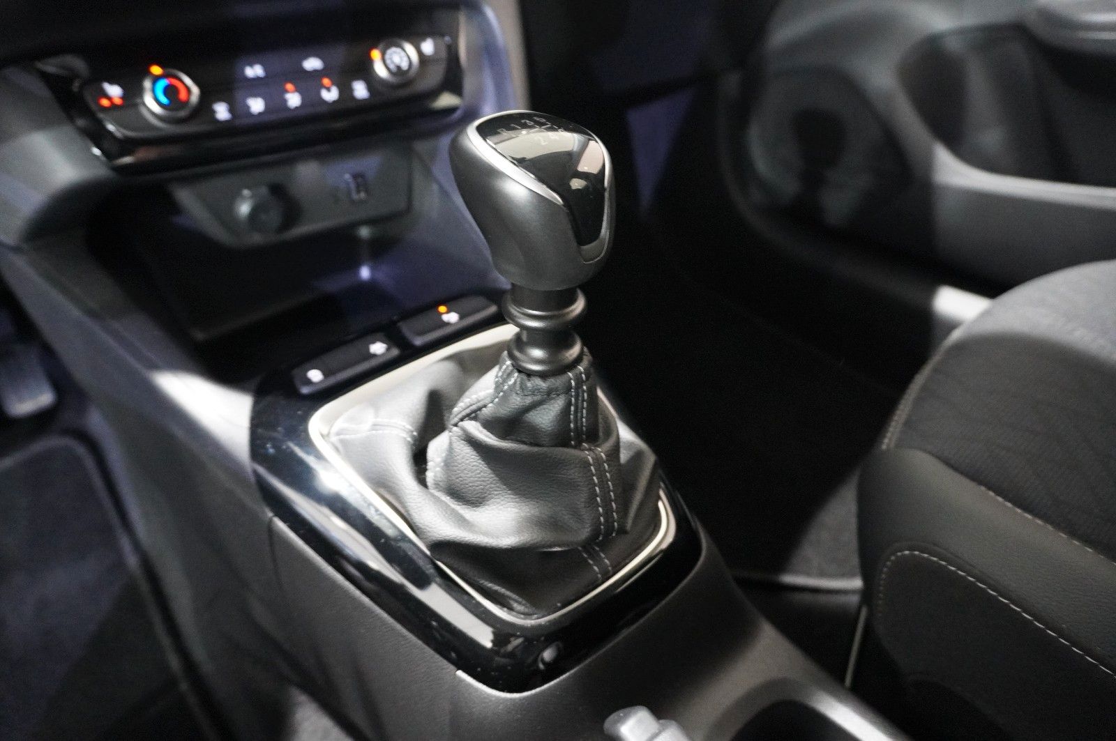 Fahrzeugabbildung Opel Corsa F 1.2 ELEGANCE NAVI/LED/SPORT/SH//VIRT/DAB