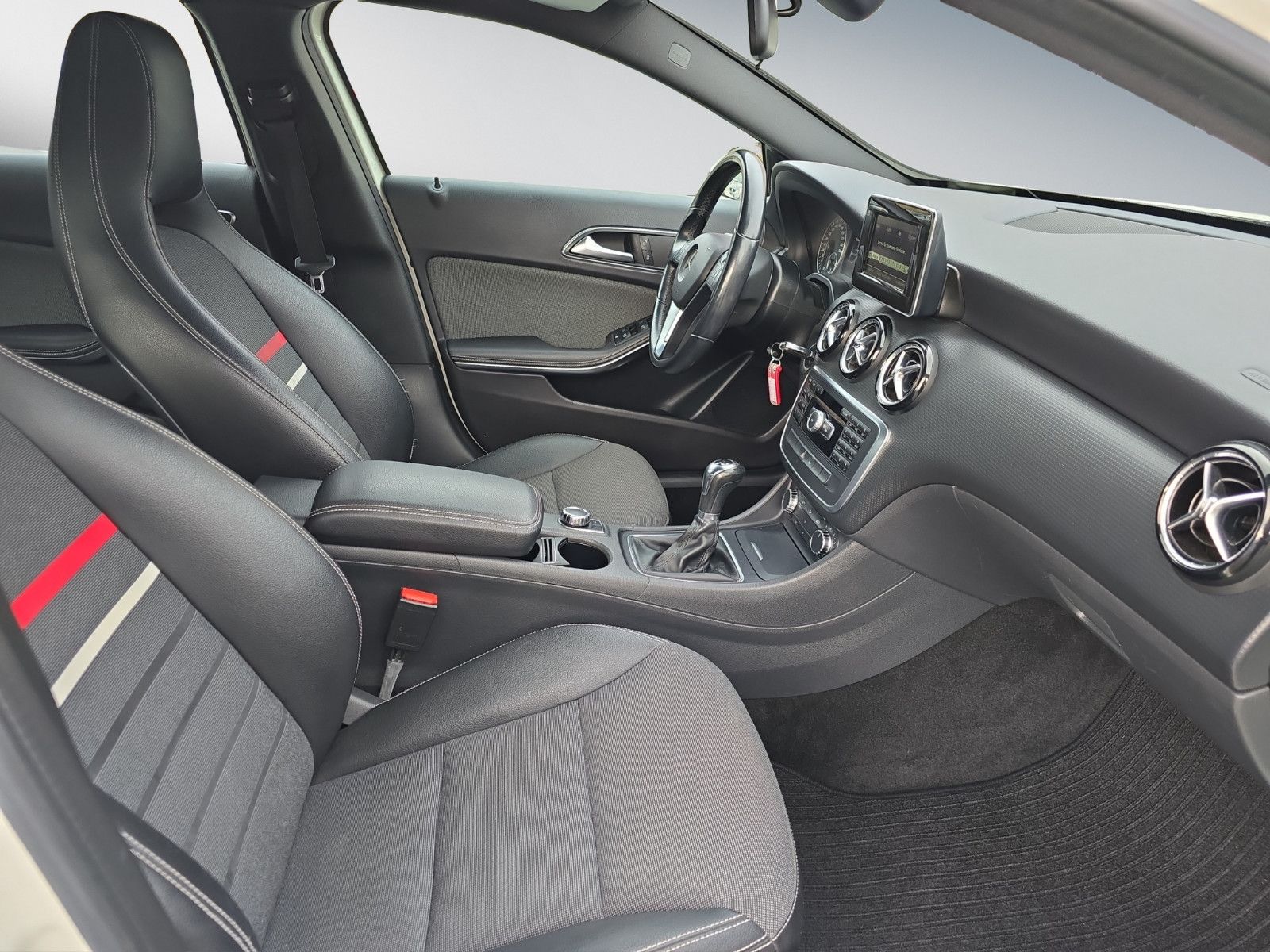 Fahrzeugabbildung Mercedes-Benz A 180 CDI Sportsitze Klima ALU Felgen