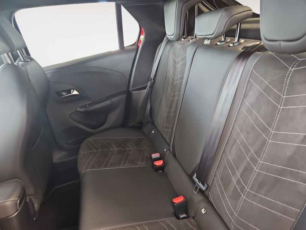 Fahrzeugabbildung Opel 1.2 Turbo Ultimate, Alcantara, Navi, Matrix