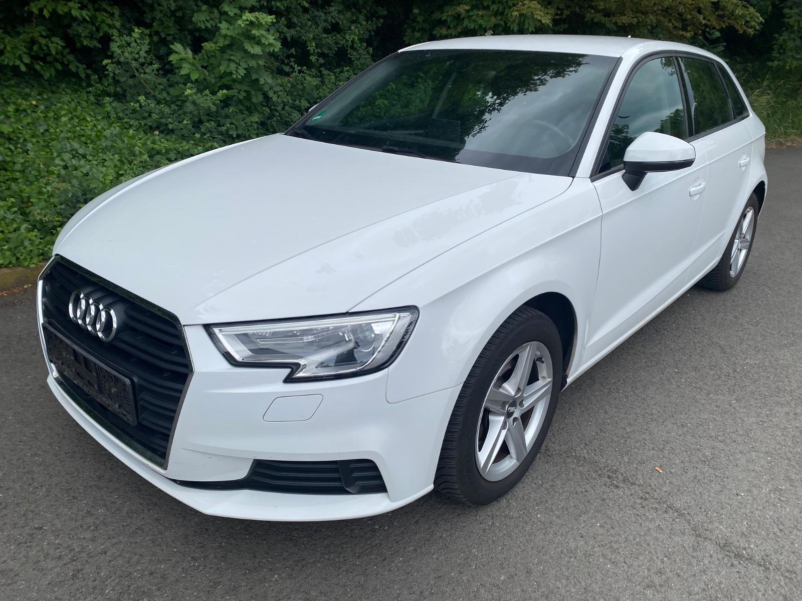 Audi A3 Sportback basis. Navi, Xenon.