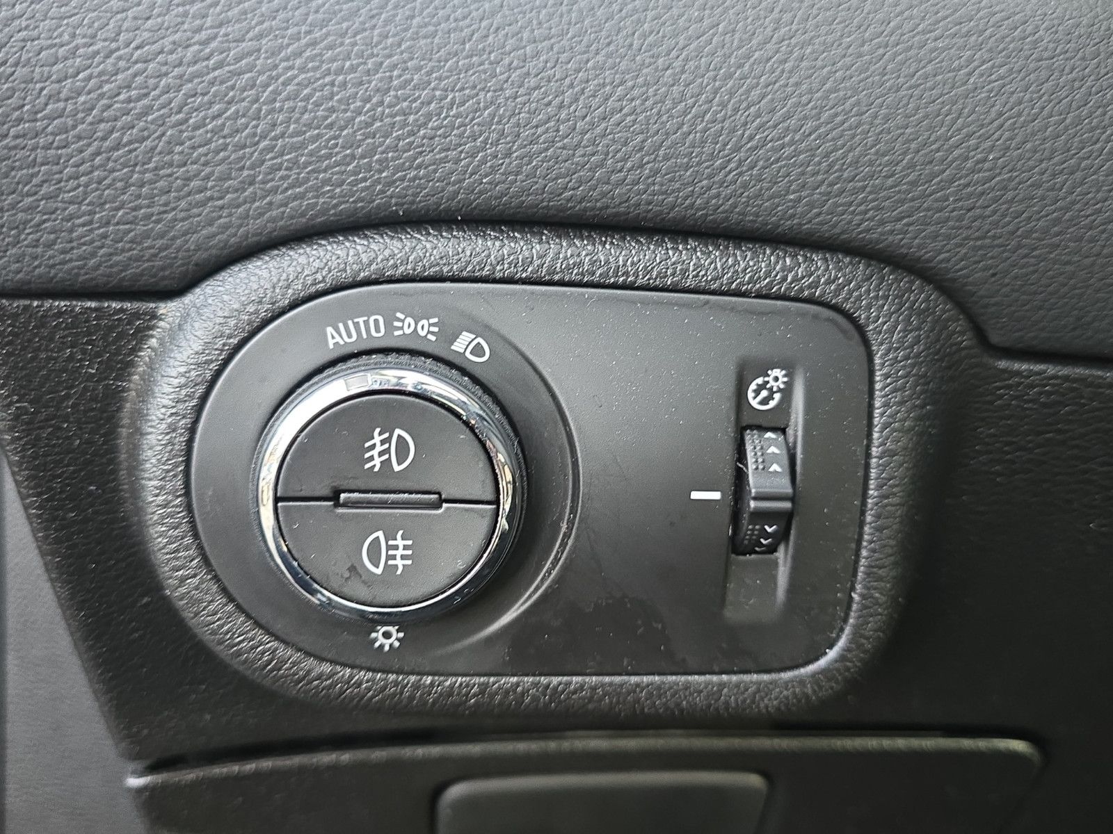 Fahrzeugabbildung Opel Zafira Tourer 7-SiTZER+AUTOMATiK+KAMERA+PANORAMA