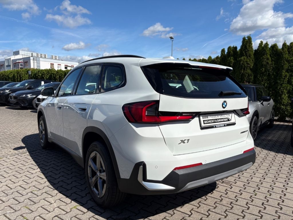 BMW X1 sDrive20i HUD AHK Komf-Zug. Alarm adLED FLA D foto 6