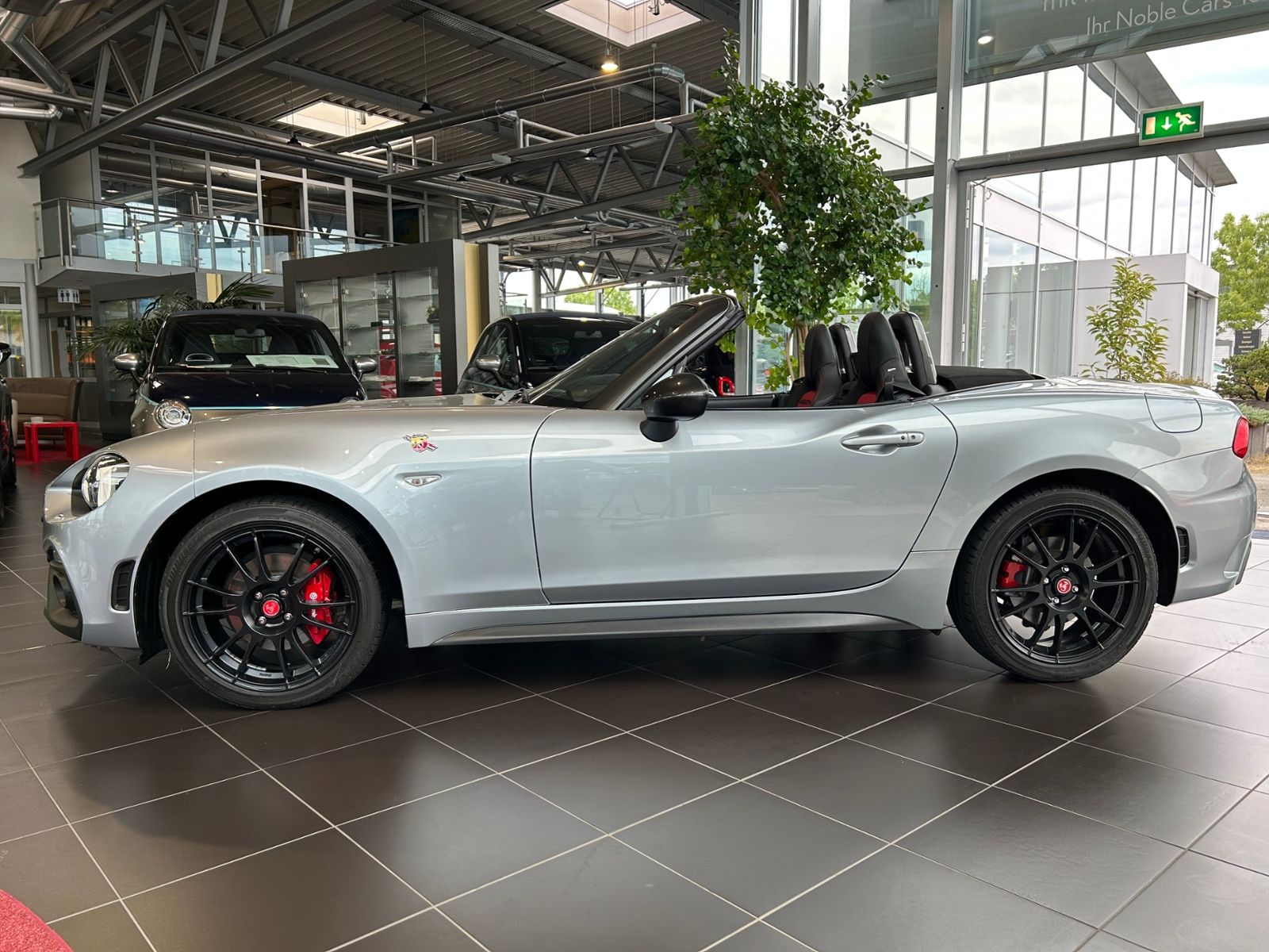Fahrzeugabbildung Abarth 124 Spider GT  LED LEDER