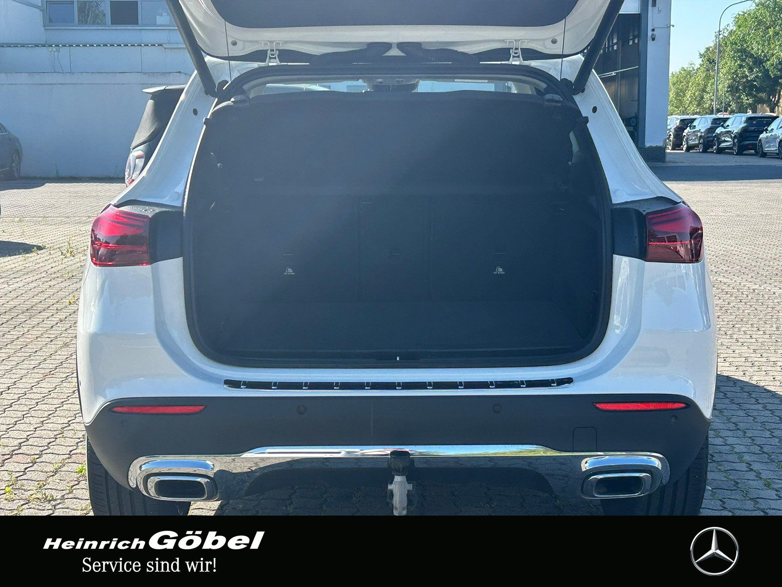 Fahrzeugabbildung Mercedes-Benz GLA 180 PROGRESSIVE*AHK*CARPLAY*LED*EASY-PACK*WI