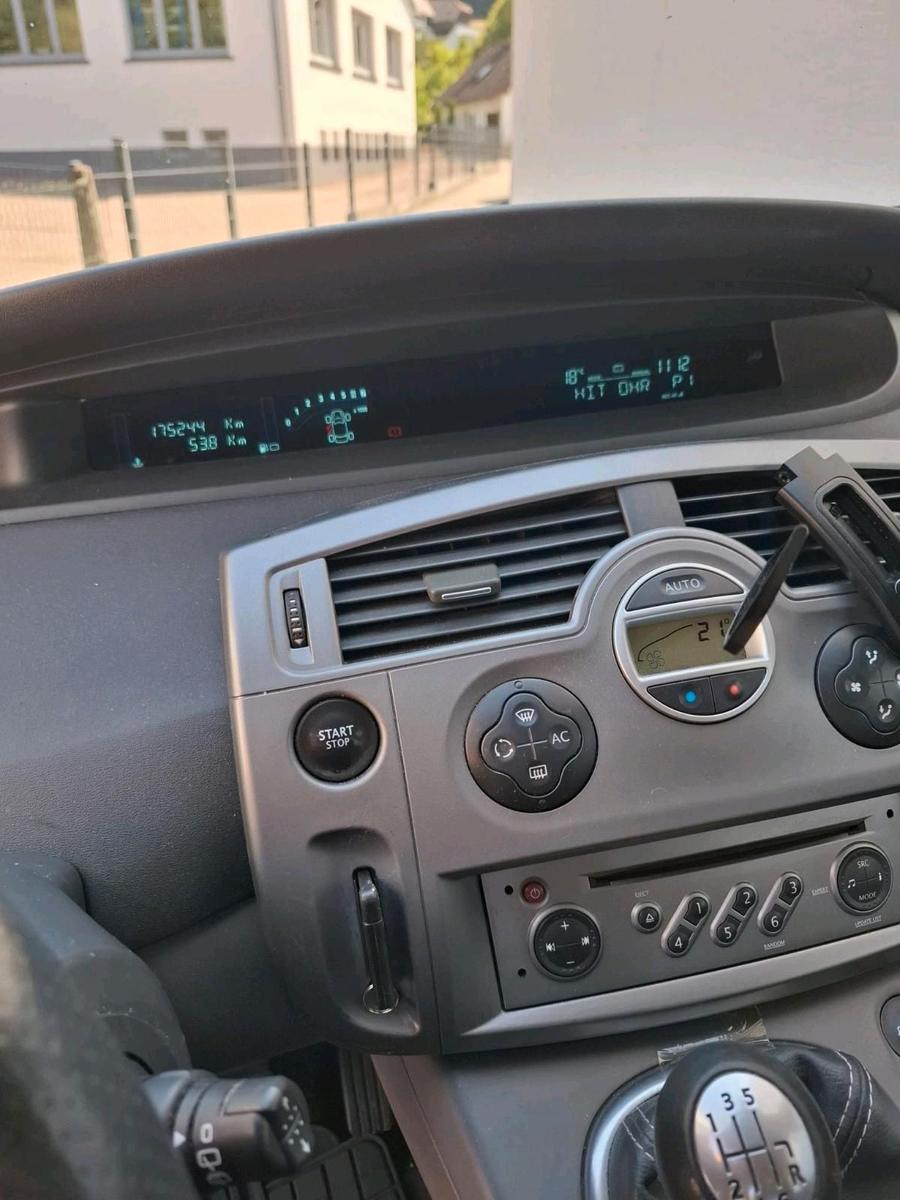 Renault Grand Scenic 2009 — interior