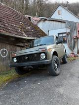 Lada Taiga Niva - Lada Taiga mit Benzin-Antrieb: Allradantrieb, Geländewagen