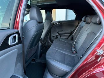 Kia XCeed 1.6T GT-Line 180 DCT7 Glasdach Navi Kamera