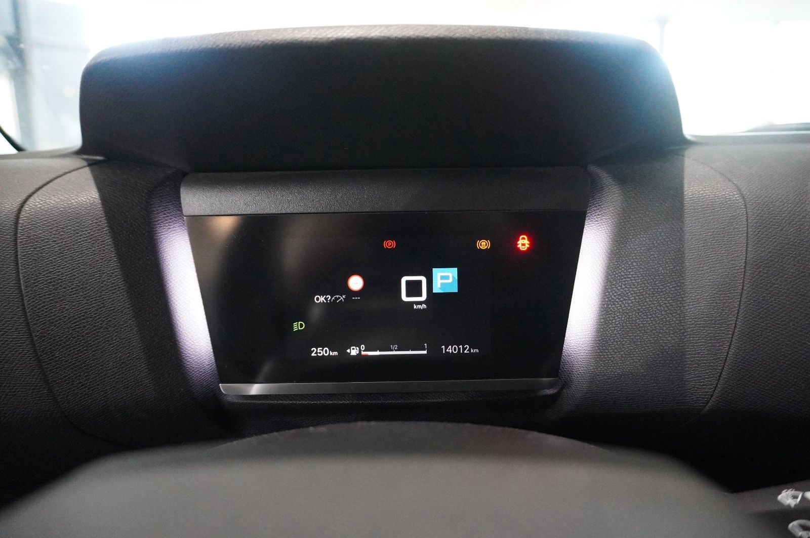 Fahrzeugabbildung Citroën C4 Lim. 1.2T PLUS NAVI/LED/KAMERA/SPORT /VIRTU.