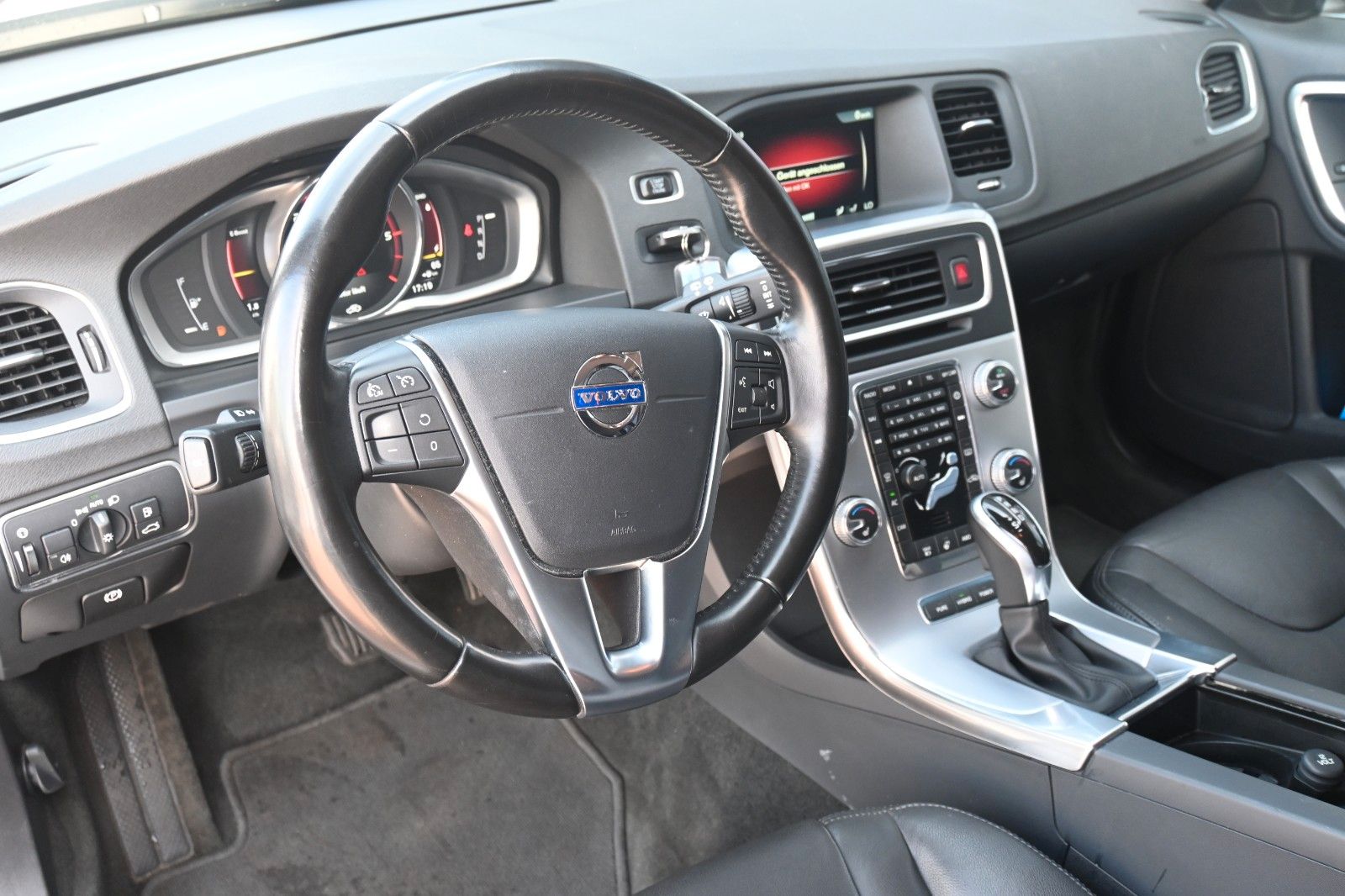 Fahrzeugabbildung Volvo **Mietkauf**V60D6*Sum*SD*NAVI*STHZ*E-KZ*Diesel