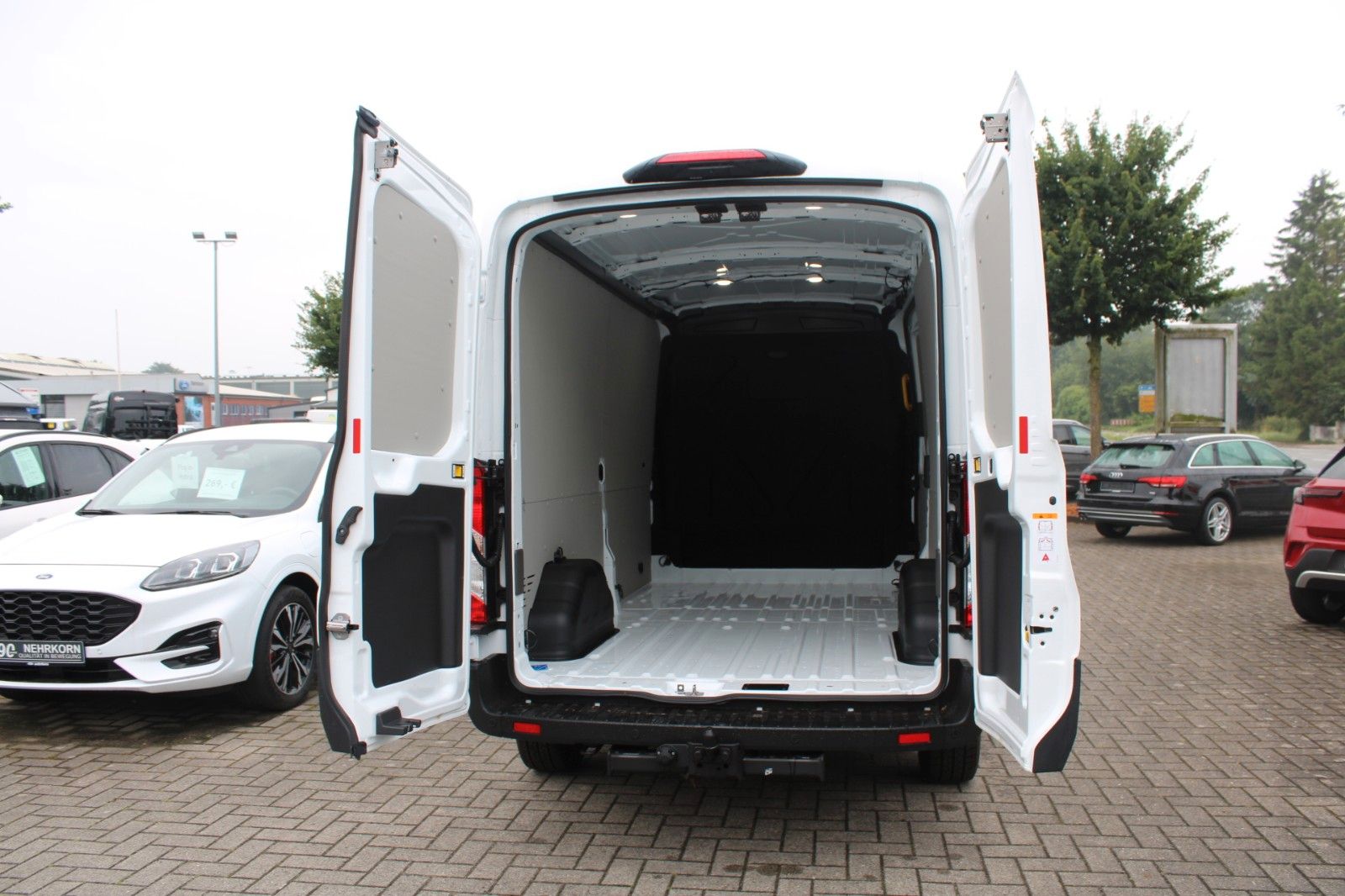 Fahrzeugabbildung Ford Transit L3 H2 LKW Kasten hoch lang KLIMA AHK CAM