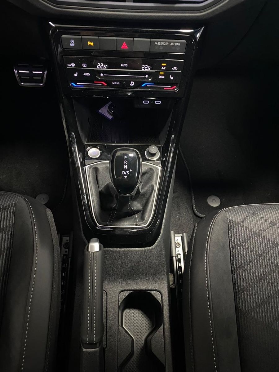 Fahrzeugabbildung Volkswagen T-Cross 1.5 TSI DSG BLACK STYLE R-Line+AHK+ACC++
