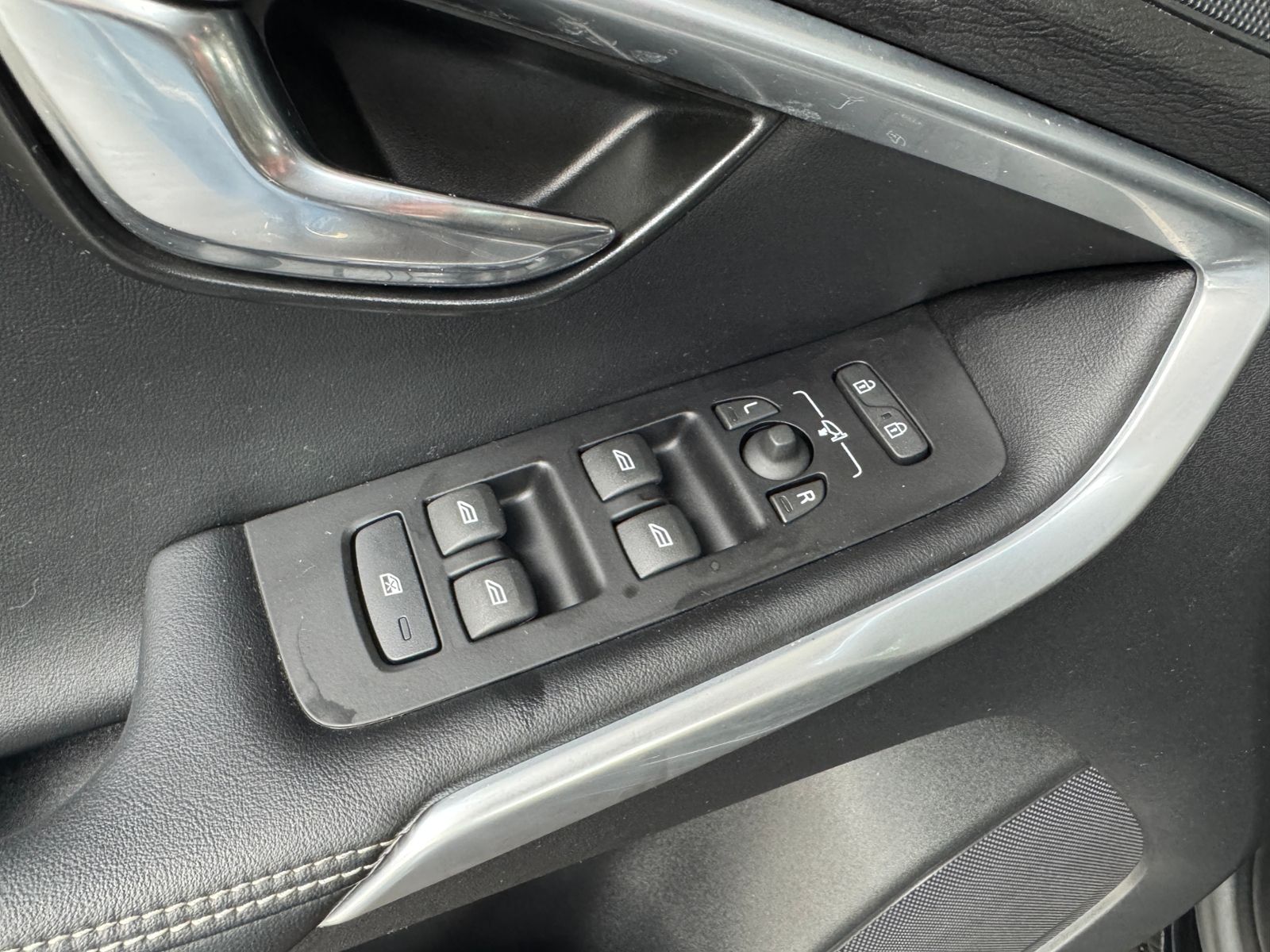 Fahrzeugabbildung Volvo V40 T3 Geartronic R Design LED ALU