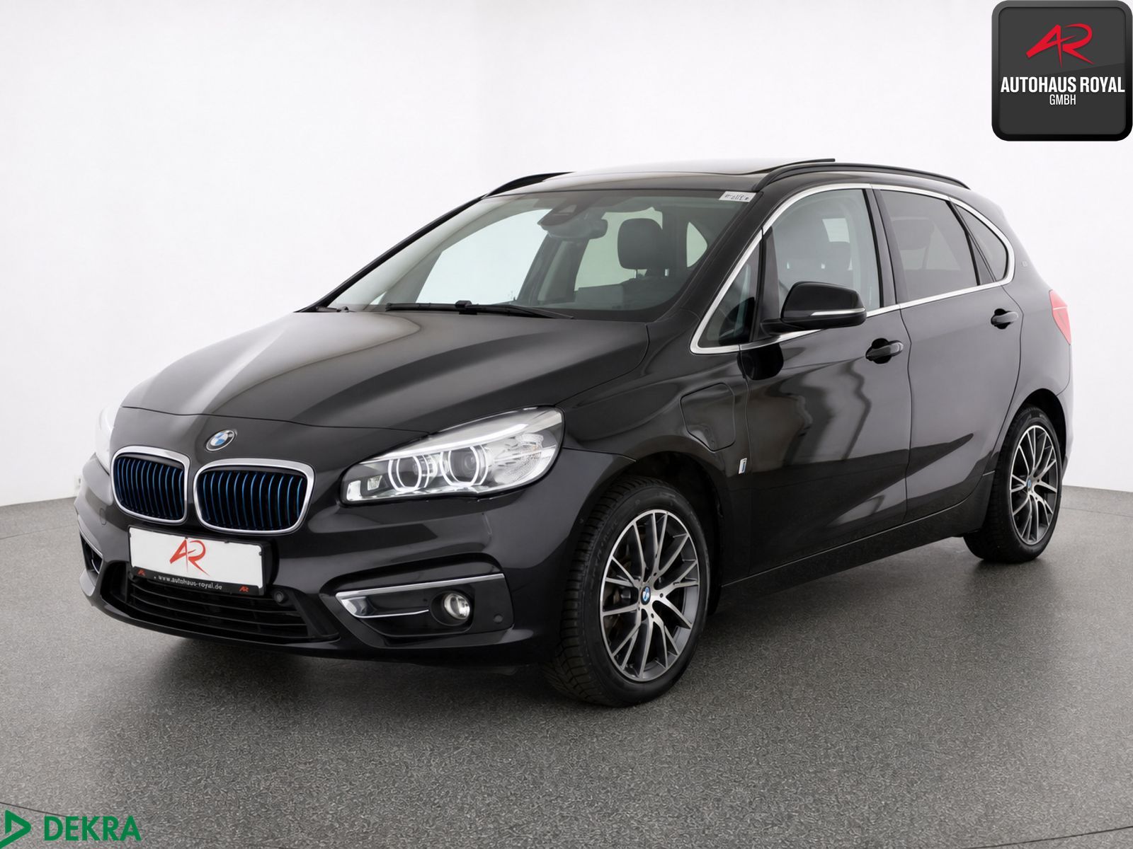 BMW 225 xe LUXURY LINE PANO,HUD,ACC,KAMERA,KEYLESS