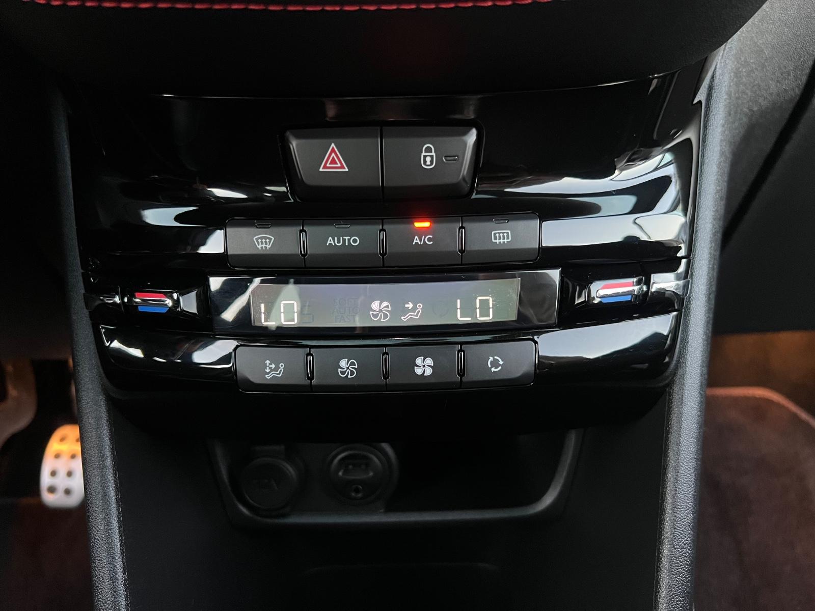 Peugeot 208 GTi*1.Hand*LED*Pano*Navi*Shz*Leder*Scheckh.*